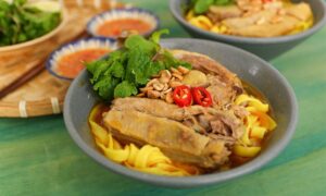 Mì quảng vịt - món ngon Phan Thiết