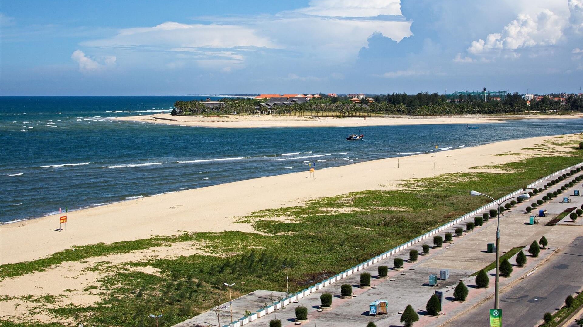 Bãi biển Nhật Lệ - Du lịch Quảng Bình