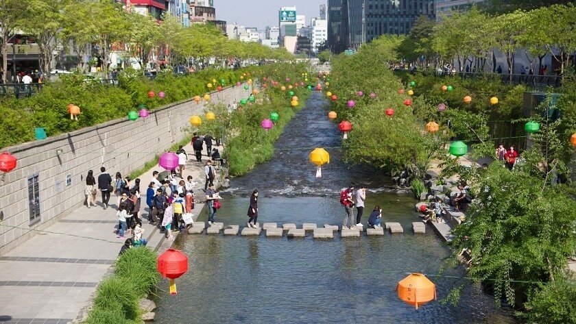 Suối Cheonggyecheon - Địa điểm du lịch Hàn Quốc